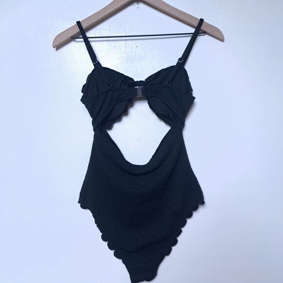 Cupshe Cutout Scallop Trim One Piece Swimsuit Black Medium NWT - Picture 6 of 9